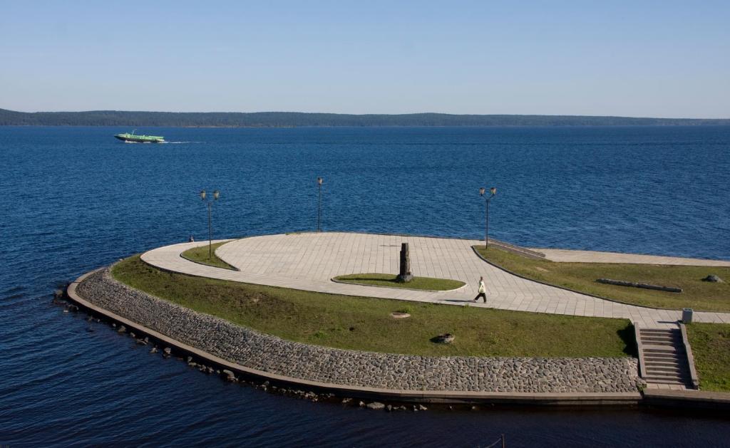 Onega Castle Hotel Petrozavodsk Extérieur photo