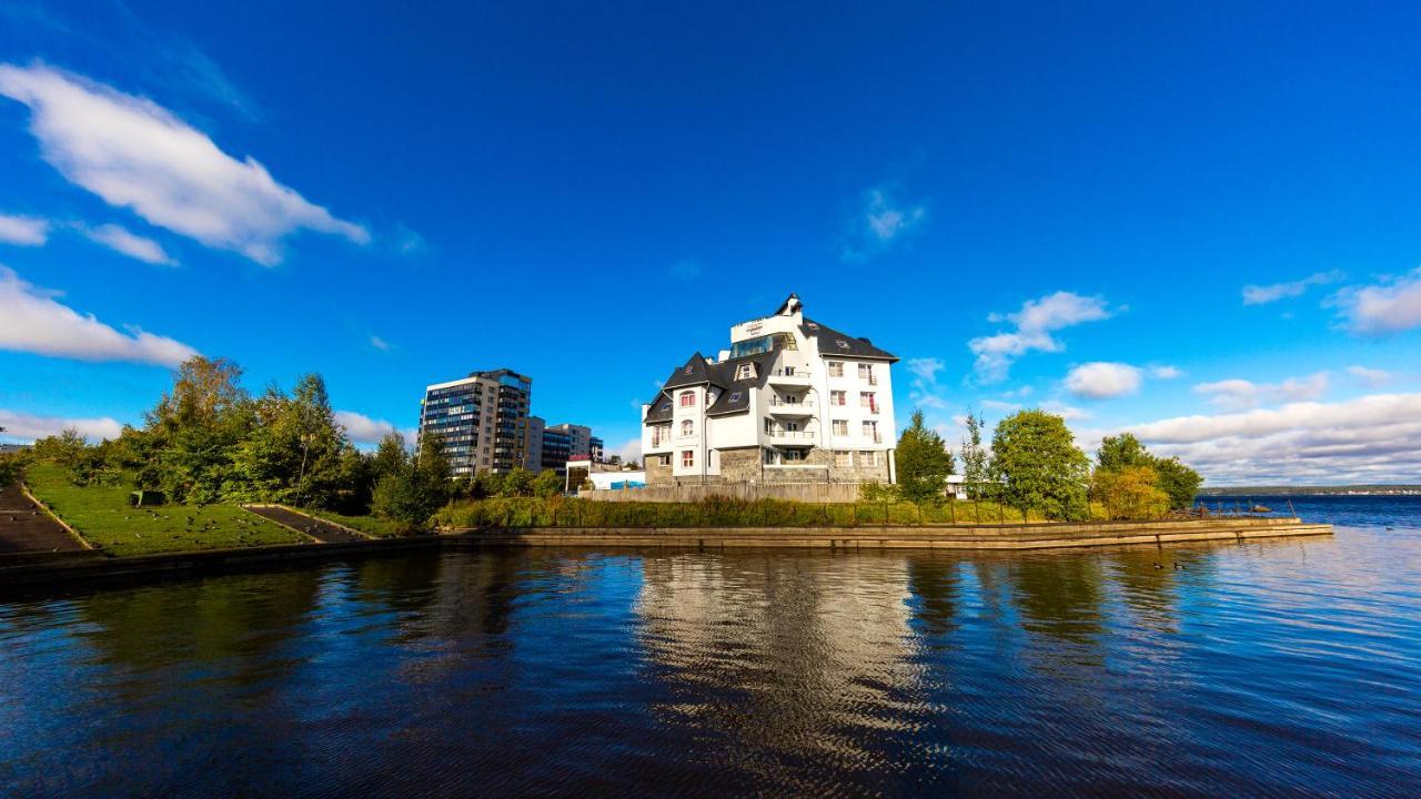 Onega Castle Hotel Petrozavodsk Extérieur photo