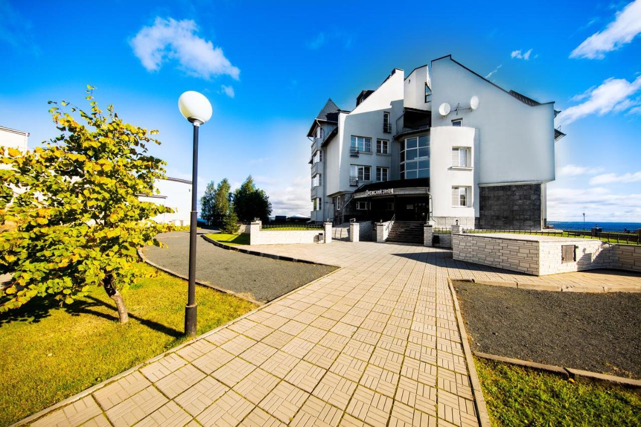 Onega Castle Hotel Petrozavodsk Extérieur photo