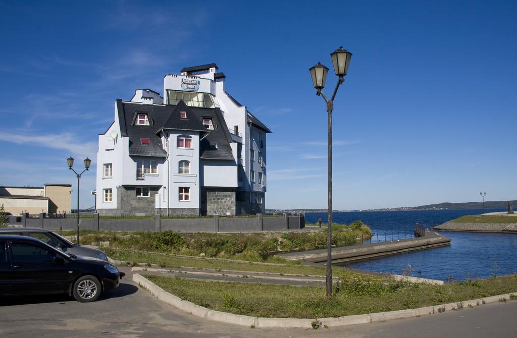 Onega Castle Hotel Petrozavodsk Extérieur photo